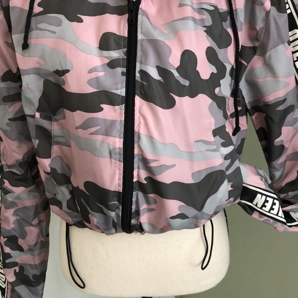 NEW LOOK Women’s Grey/ Pink Cropped Camo Windbreaker Jacket | M - Picture 4 of 15